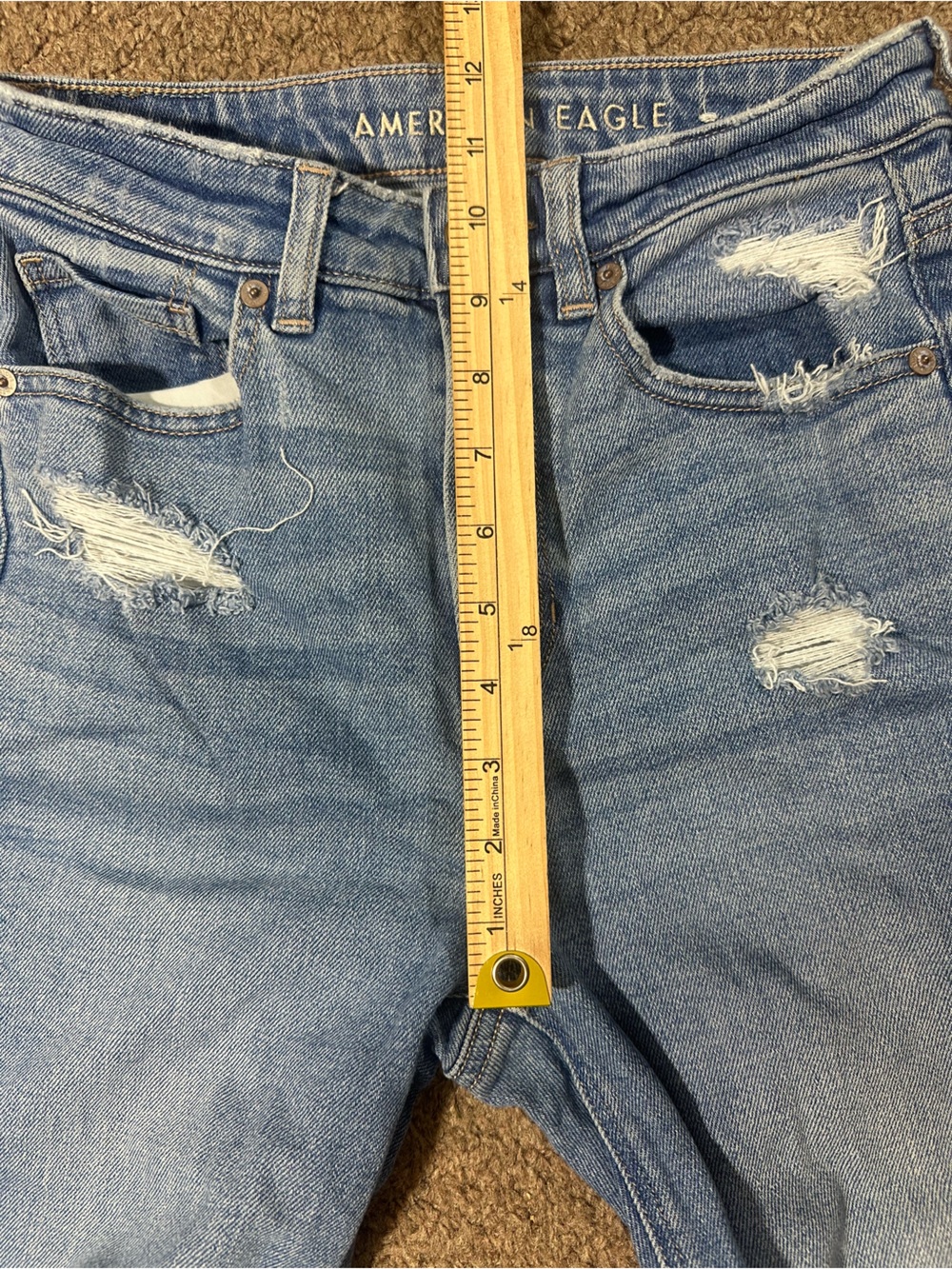 American Eagle Mom Straight Jeans Womens Sz 2 X-Long Blue Light Wash Distressed - Picture 13 of 15